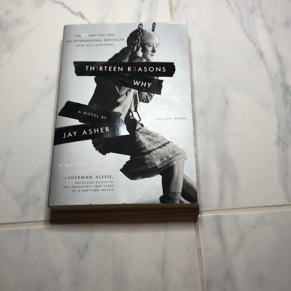 13 reasons why book in excellent condition - Picture 1 of 3